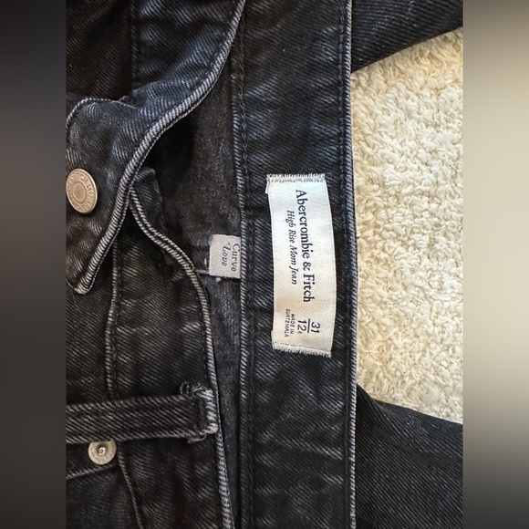 Abercrombie & Fitch High Rise Mom Jean - Picture 3 of 3